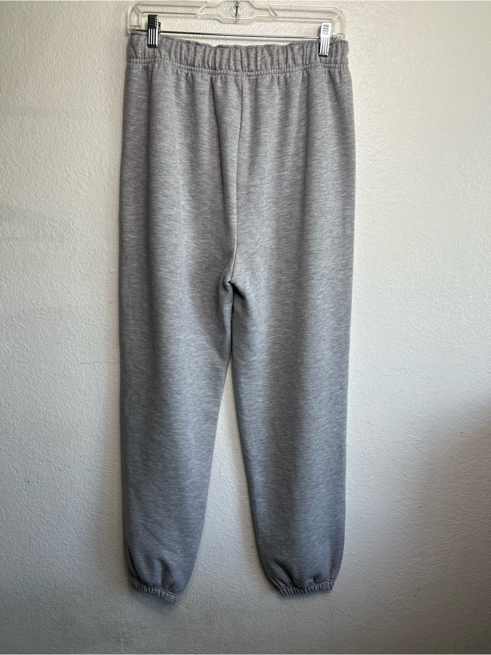 ALO Yoga Accolade Sweatpant
Athletic Color Grey. Size S - Picture 7 of 13